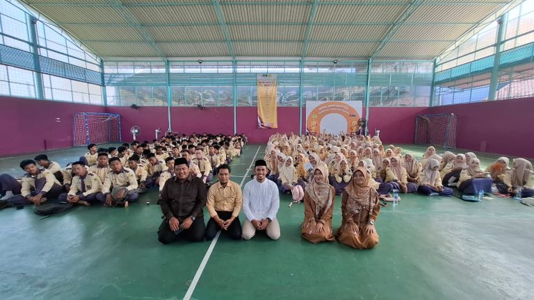 Markaz Al-Azhar Indonesia Sosialisasikan Program Pendidikan di SMKIT Nurul Qolbi Bekasi